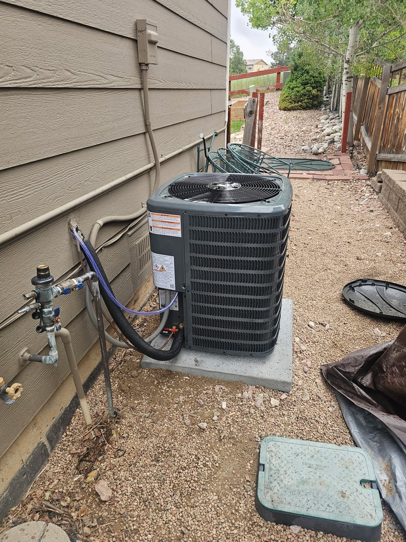 Daikin furnace installed with an insulated flex return duct and neat condensate routing.